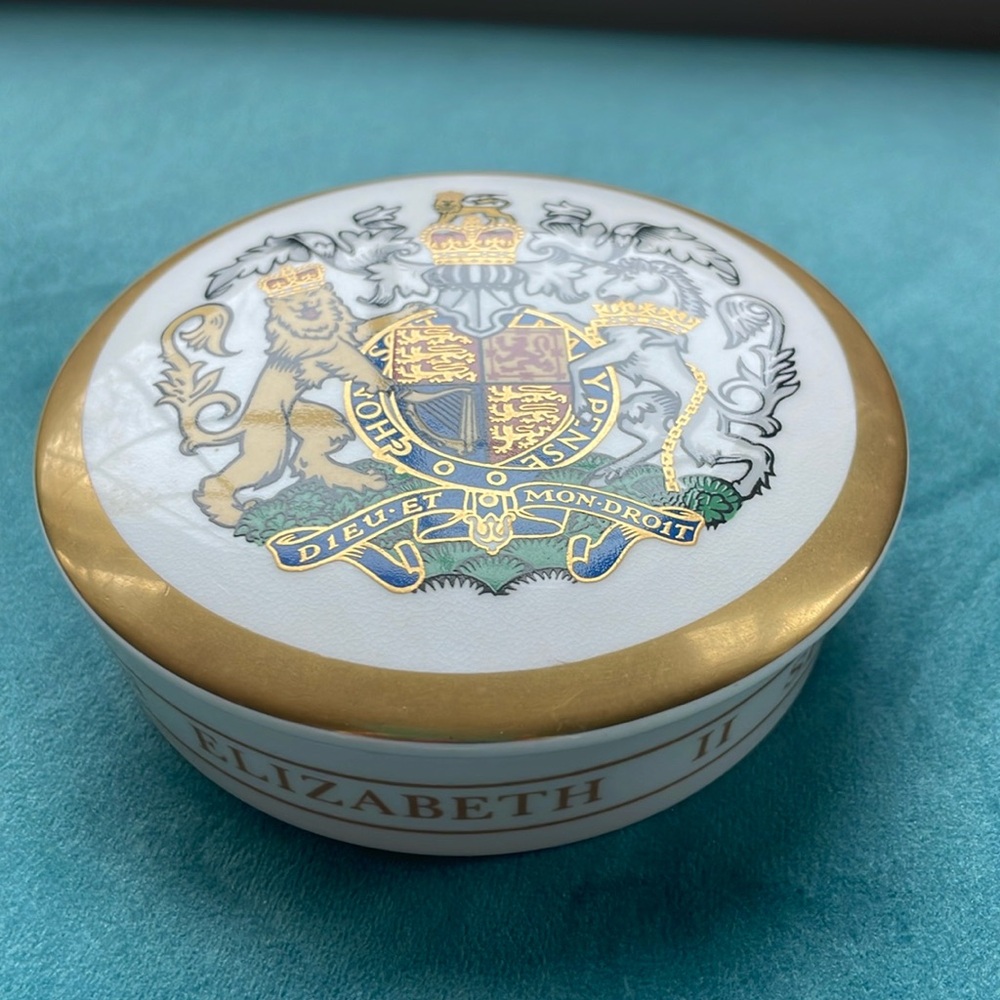 VINTAGE COALPORT COMMEMORATIVE TRINKET BOX QUEEN ELIZABETH II SILVER JUBILEE